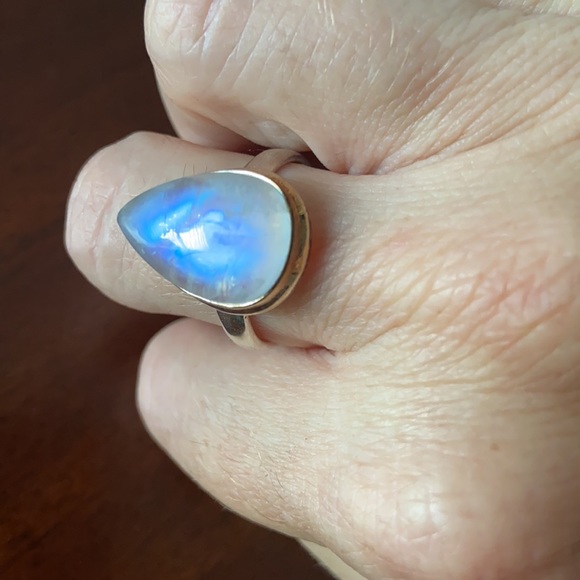 Sterling silver teardrop moonstone ring - Picture 4 of 9